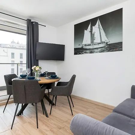 Swietej Barbary Bright Next To Granary Island By Renters *