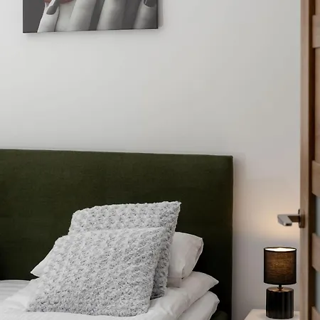 Swietej Barbary Bright Next To Granary Island By Renters * Danzica