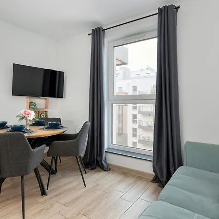 Swietej Barbary Bright Next To Granary Island By Renters *