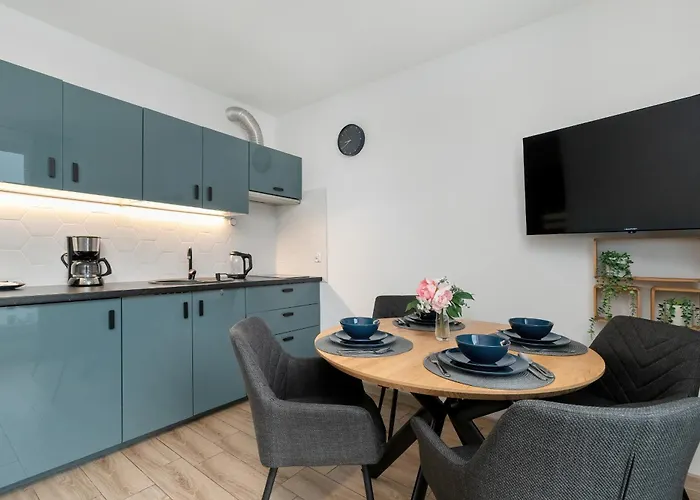 Swietej Barbary Bright Next To Granary Island By Renters *