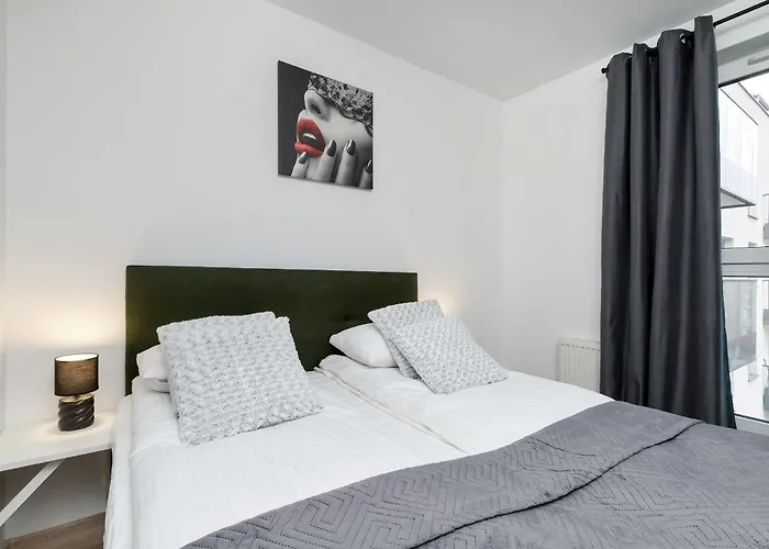 Apartment Swietej Barbary Bright Next To Granary Island By Renters *