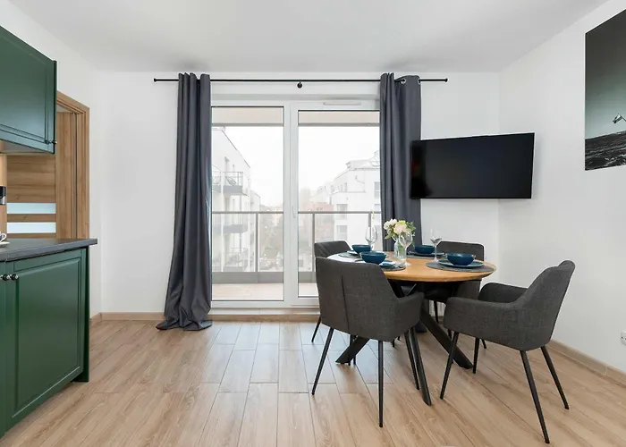 Swietej Barbary Bright Next To Granary Island By Renters *