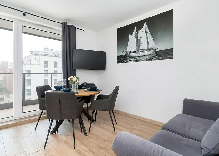 Swietej Barbary Bright Next To Granary Island By Renters *