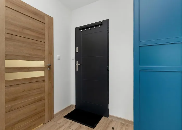 Apartment Swietej Barbary Bright Next To Granary Island By Renters