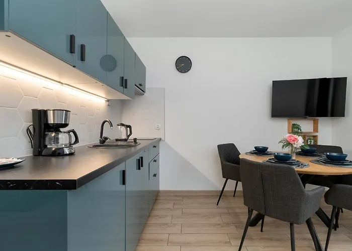 Swietej Barbary Bright Next To Granary Island By Renters