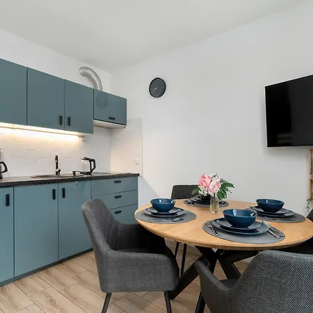 Swietej Barbary Bright Next To Granary Island By Renters *