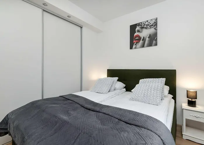 Swietej Barbary Bright Next To Granary Island By Renters