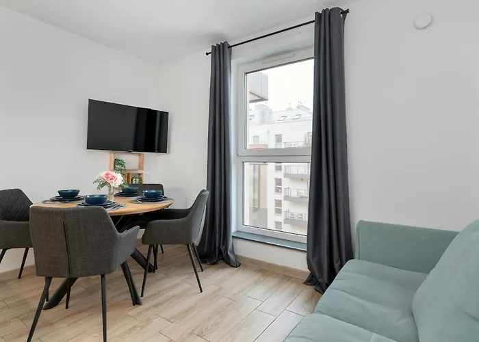 Swietej Barbary Bright Next To Granary Island By Renters *